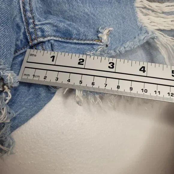 Levi’s 501 high-rise denim shorts frayed light wash button-fly Size 28 - Picture 9 of 10